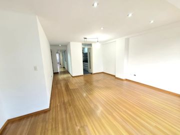 Se Alquila Departamento En Surco Frente A Parque
