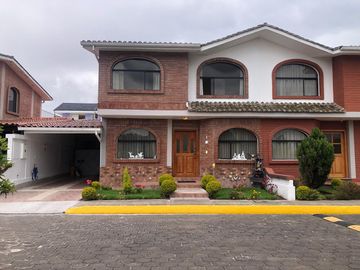 Venta de casa sector Armenia, Valle de los chillos
