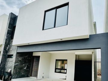 Casa en Venta Fraccionamiento Denali Rejon  $ 5,300,000