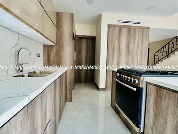 Casa en Venta Fraccionamiento Denali Rejon  $ 5,300,000