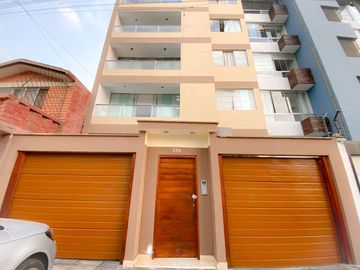 VENTA DE DEPARTAMENTO EN PISO 2 EN SURQUILLO 2D+1B