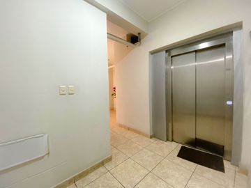 VENTA DE DEPARTAMENTO EN PISO 2 EN SURQUILLO 2D+1B