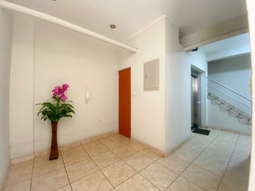 VENTA DE DEPARTAMENTO EN PISO 2 EN SURQUILLO 2D+1B