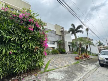 CASA EN VENTA - LOS PARQUES CEIBOS