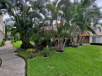 $1,200,000 Hermosa casa en VENTA en condominio Sauces, Emiliano Zapata, Morelos con alberca y seguridad