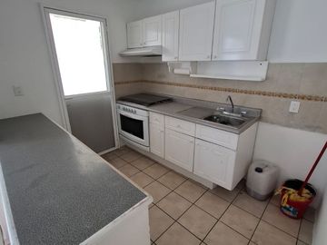 $1,200,000 Hermosa casa en VENTA en condominio Sauces, Emiliano Zapata, Morelos con alberca y seguridad