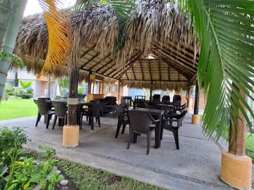 $1,200,000 Hermosa casa en VENTA en condominio Sauces, Emiliano Zapata, Morelos con alberca y seguridad