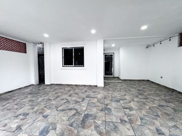 Casa en Venta en Residencial Pensiones con 4 recámaras cerca de Avenida Mérida 2000 y Periférico