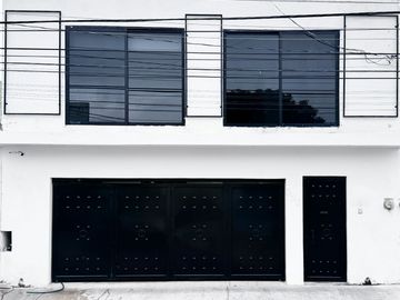 Casa en Venta en Residencial Pensiones con 4 recámaras cerca de Avenida Mérida 2000 y Periférico