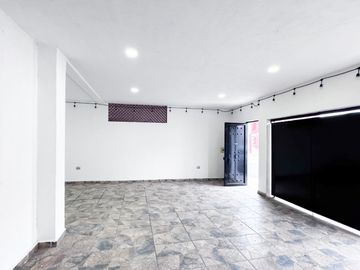 Casa en Venta en Residencial Pensiones con 4 recámaras cerca de Avenida Mérida 2000 y Periférico