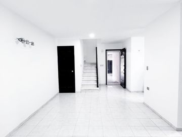 Casa en Venta en Residencial Pensiones con 4 recámaras cerca de Avenida Mérida 2000 y Periférico