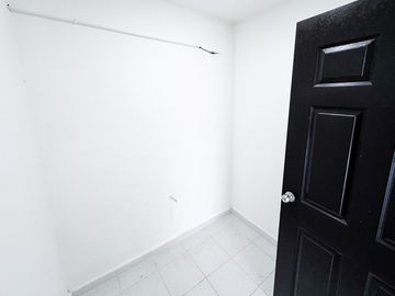 Casa en Venta en Residencial Pensiones con 4 recámaras cerca de Avenida Mérida 2000 y Periférico