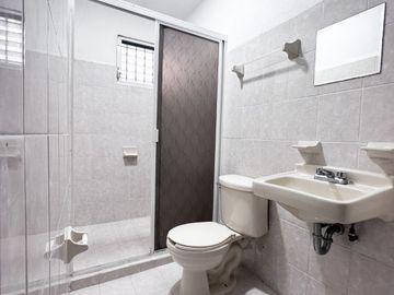 Casa en Venta en Residencial Pensiones con 4 recámaras cerca de Avenida Mérida 2000 y Periférico