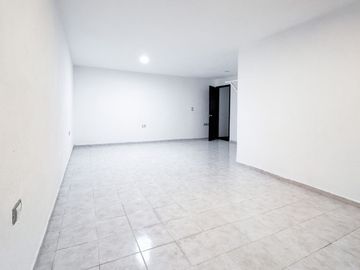 Casa en Venta en Residencial Pensiones con 4 recámaras cerca de Avenida Mérida 2000 y Periférico