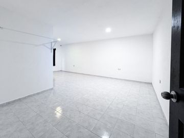 Casa en Venta en Residencial Pensiones con 4 recámaras cerca de Avenida Mérida 2000 y Periférico