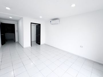 Casa en Venta en Residencial Pensiones con 4 recámaras cerca de Avenida Mérida 2000 y Periférico