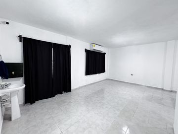Casa en Venta en Residencial Pensiones con 4 recámaras cerca de Avenida Mérida 2000 y Periférico