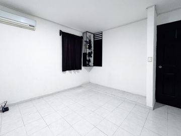 Casa en Venta en Residencial Pensiones con 4 recámaras cerca de Avenida Mérida 2000 y Periférico