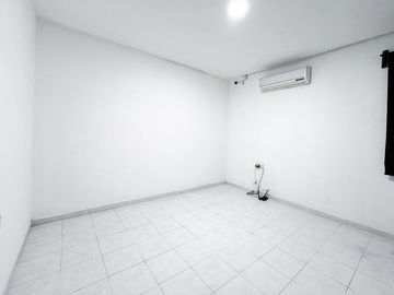 Casa en Venta en Residencial Pensiones con 4 recámaras cerca de Avenida Mérida 2000 y Periférico