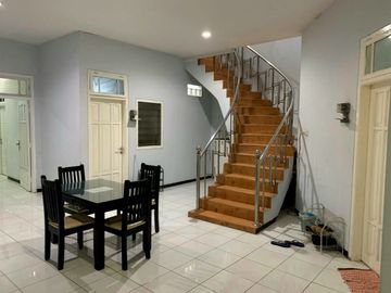 Rumah Kos Aktif Dukuh Kupang Barat Furnished AC TV Water Heater