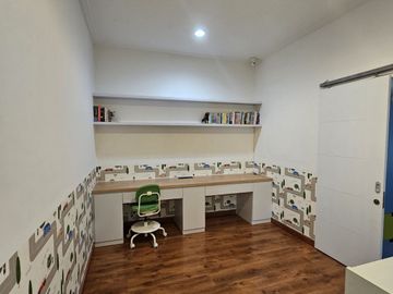 DI JUAL RUMAH CANTIK DI RIVER VALEY LEBAK BULUS JAKARTA SELATAN