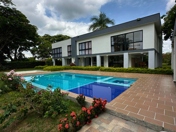 VENDO HERMOSA FINCA EN SANTA ELENA CERRITO DE 6400 MTR2