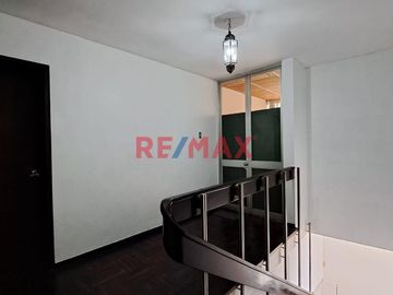 Venta Casa Como Terreno En Pueblo Libre Cerca A Av. Bolívar Y Sucre.