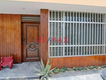Venta Casa Como Terreno En Pueblo Libre Cerca A Av. Bolívar Y Sucre.