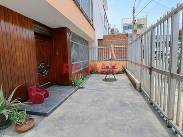 Venta Casa Como Terreno En Pueblo Libre Cerca A Av. Bolívar Y Sucre.