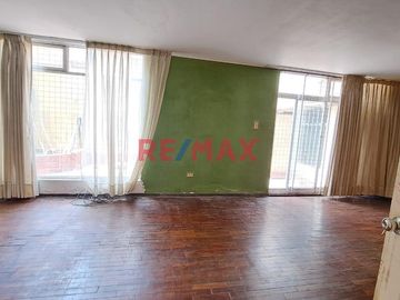Venta Casa Como Terreno En Pueblo Libre Cerca A Av. Bolívar Y Sucre.