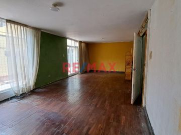 Venta Casa Como Terreno En Pueblo Libre Cerca A Av. Bolívar Y Sucre.