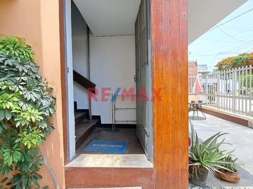 Venta Casa Como Terreno En Pueblo Libre Cerca A Av. Bolívar Y Sucre.