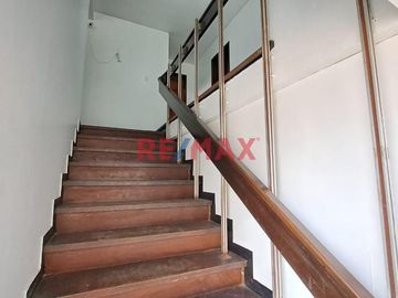 Venta Casa Como Terreno En Pueblo Libre Cerca A Av. Bolívar Y Sucre.