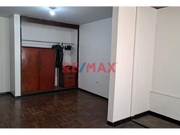 Venta Casa Como Terreno En Pueblo Libre Cerca A Av. Bolívar Y Sucre.