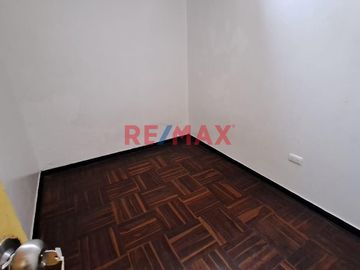 Venta Casa Como Terreno En Pueblo Libre Cerca A Av. Bolívar Y Sucre.