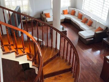 casa con amplias áreas