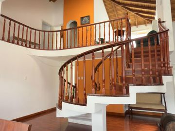 casa con amplias áreas