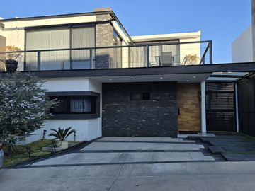 Los Robles Residencial dentro de coto Helechos.