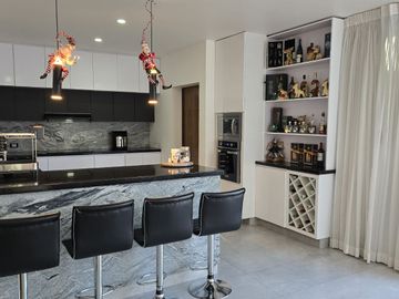 Los Robles Residencial dentro de coto Helechos.
