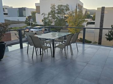 Los Robles Residencial dentro de coto Helechos.