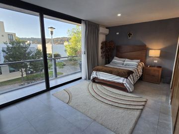 Los Robles Residencial dentro de coto Helechos.