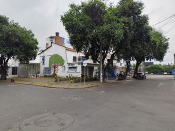 Venta casa esquinera. La Merced. Norte de Cali.