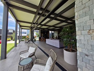 Casa residencial en venta en Solares Residencial Zapopan cuenta con Sotano