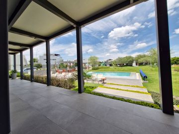Casa residencial en venta en Solares Residencial Zapopan cuenta con Sotano