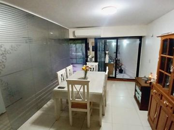 Departamento 3 Dorm., 3 Baños, Amplio Patio y Cochera en Barrio Lourdes