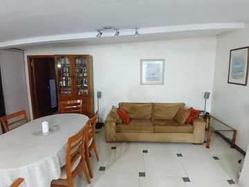 Departamento 3 Dorm., 3 Baños, Amplio Patio y Cochera en Barrio Lourdes