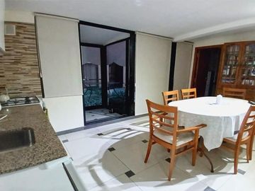 Departamento 3 Dorm., 3 Baños, Amplio Patio y Cochera en Barrio Lourdes