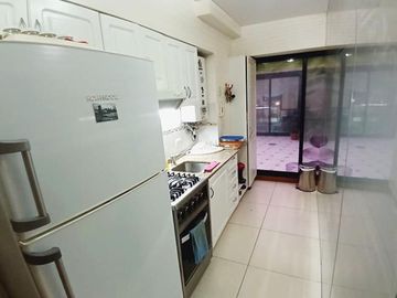 Departamento 3 Dorm., 3 Baños, Amplio Patio y Cochera en Barrio Lourdes