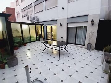 Departamento 3 Dorm., 3 Baños, Amplio Patio y Cochera en Barrio Lourdes