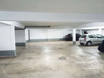 Departamento 3 Dorm., 3 Baños, Amplio Patio y Cochera en Barrio Lourdes